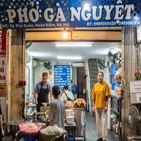 Why Michelin Loves Pho Ga Nguyet at 5B Phu Doan, Hanoi?