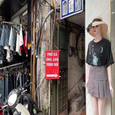 Chicken Pho Salad Spot in a 10m² Room in Hanoi Old Quarter